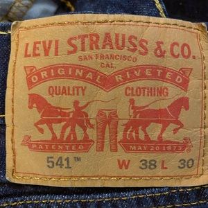Men’s Levi’s barely worn. Straight leg, comfortable fit. 30” inseam.